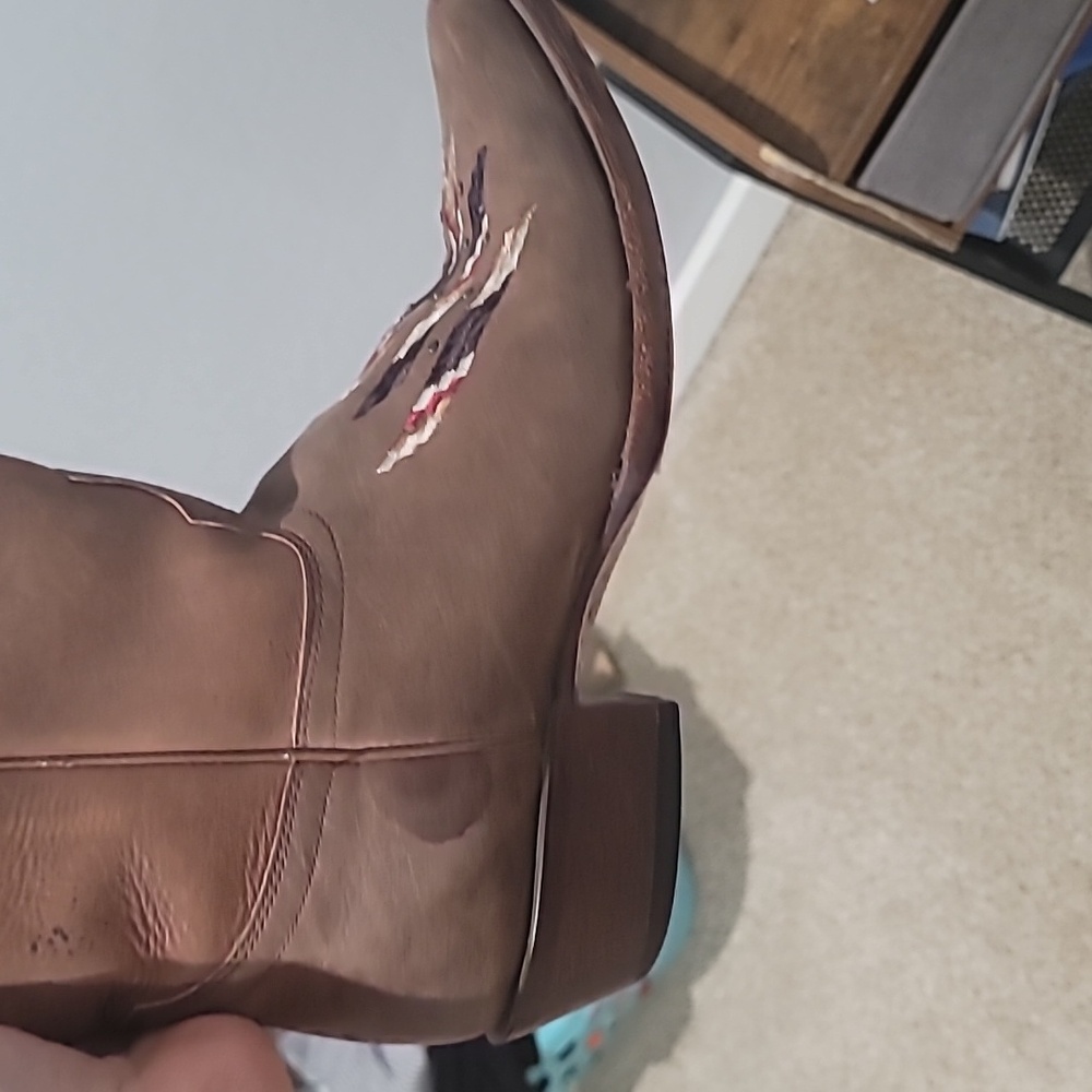 Boots - Picture 9 of 10